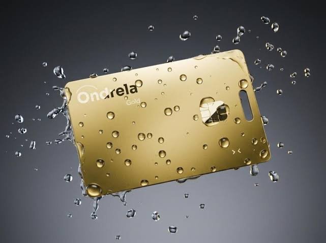 Ondrela Gold smart tracker card with water splash